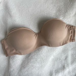 NUDE STRAPLESS BRA